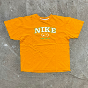 00&#039;s NIKE Spell Out T-shirt