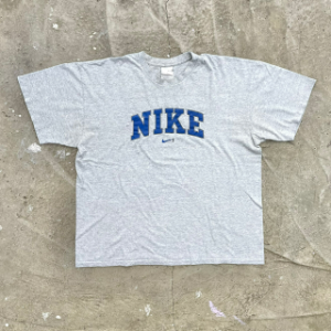 00&#039;s NIKE Spell Out T-shirt
